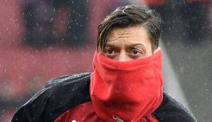 Das Jahr 2018 sollte schließlich zum wohl turbulentesten in Özils Leben werden. Ende Januar verlängerte er nach wochenlangen Spekulationen seinen im darauffolgenden Sommer auslaufenden Vertrag um drei Jahre.