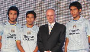 Musste gute Miene zum bösen Spiel machen: City-Manager Sven-Göran Eriksson und seine drei Neuzugänge aus Thailand.