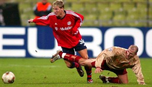 Bastian Schweinsteiger feierte beim Champions-League-Spiel gegen RC Lens am 13. November 2002 sein Profidebüt.