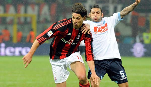 Zlatan Ibrahimovic (l.) brachte Milan gegen Napoli auf die Siegerstraße