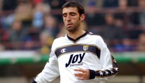 HAKAN SÜKÜR | Position: Mittelsturm | 10 Pflichtspiele für Parma Calcio 2002 | Tore: 3 | Torvorlagen: 0