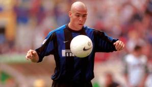 RONALDO: 1997 aus Eindhoven gekommen, reifte "O Fenomeno" bei Inter zum Weltklasse-Stürmer. Fünf Jahre später machte Real Madrid den brasilianischen Weltmeister zum "Galactico". Sein Traum vom CL-Sieg mit den Königlichen sollte jedoch nie wahr werden. 
