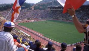 Stadio Renato Dall’Ara in Bologna (damals 37.825 Plätze): Eröffnet wurde das Heimstadion des FC Bologna 1927, ehe es bei der WM 1934 als Austragungsort fungierte – neben Florenz, Genua und Mailand als eines von vier Stadien der WM 1990.