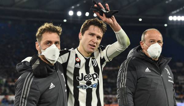 Der italienische Europameister Federico Chiesa hat beim 4:3-Sieg von Juventus Turin bei der AS Rom offenbar einen Kreuzbandriss erlitten.