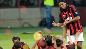 Exemplarisch für die schlechte Transferpolitik sei der Ronaldinho-Deal genannt. Der Brasilianer kam im Sommer 2008 von Barca zu Milan - und soll damals fast 20 Millionen Gage erhalten haben.