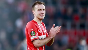 Demnach wäre der 29-Jährige auch für schmales Geld zu haben. Offenbar besitzt Götze bei PSV Eindhoven eine festgeschriebene Ausstiegsklausel in Höhe von vier bis fünf Millionen Euro. Diese müsste lediglich vor Juli gezogen werden.