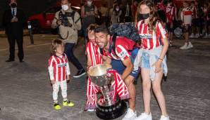 Luis Suarez freute sich zusammen mit der Familie.