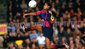 PATRICK KLUIVERT (257 Spiele): Wechselte 1998 als "Bester Nachwuchsspieler Europas" zum FCB und prägte den Angriff der Katalanen über sechs Jahre lang. Später arbeitete er als Trainer und leitete von 2019 bis 2021 die Nachwuchsabteilung von Barca.