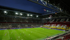 MERKUR SPIEL-ARENA: Die multifunktionale Heimstätte der Fortuna Düsseldorf hieß zuvor LTU arena und ESPRIT arena, ehe 2018 die Gauselmann-Grupe (u.a. Spielhallen-Betreiber) die Namensrechte übernahm.