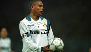 Ronaldo spielte eine herausragende Saison für Barca: 47 Tore und 12 Assists in 49 Spielen. Bei Inter ging die Erfolgsgeschichte des zweifachen Weltmeisters weiter. 2002 ging es ausgerechnet zu Real Madrid.