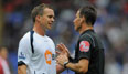 Kevin Davies (l.) und Mark Clattenburg