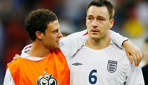 Ursprünglich gute Freunde: Wayne Bridge (l.) tröstet John Terry bei der WM 2006 in Deutschland