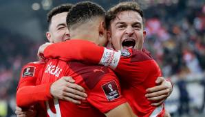 TAGESANZEIGER: "Was für eine Gala! Die Schweizer fahren zur WM: Die Schweiz besiegt Bulgarien 4:0 und fährt 2022 nach Katar. Europameister Italien stolpert in Belfast und muss in die Playoffs."