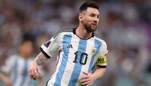 Argentinien (Bild: Lionel Messi) trifft am Dienstag im ersten Halbfinale auf Kroatien.