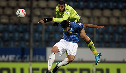 Adli Lachheb (o.) fällt mit Problemen am Sprunggelenk für das Spiel gegen Karlsruhe aus