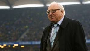 Erneut gesundheitliche Sorgen um Legende Uwe Seeler: Das Idol des Hamburger SV ist in der Nacht zu Montag wegen eines Schwächeanfalls mit einem Rettungswagen ins Krankenhaus eingeliefert worden.