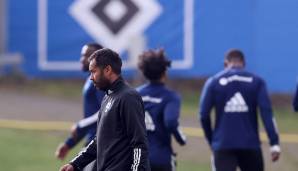 Cheftrainer Daniel Thioune konnte mit dem HSV am Montagnachmittag nicht trainieren.
