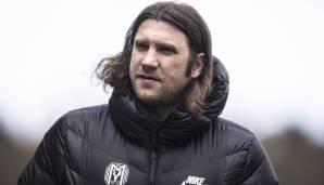TORSTEN FRINGS (44): Erfahrungen in der 2. Liga hat der ehemalige Mittelfeld-Regisseur in seiner Zeit als Darmstadt-Trainer bereits gesammelt, konnte den Klub aber nicht vor dem Abstieg retten. Seit seinem Aus bei Meppen im April vereinslos.