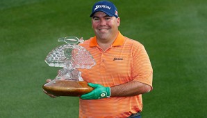 Kevin Stadler durfte zum ersten Mal eine US-Tour-Trophäe entgegen nehmen