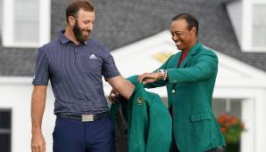 Tiger Woods streifte Dustin Johnson das legendäre Green Jacket über.