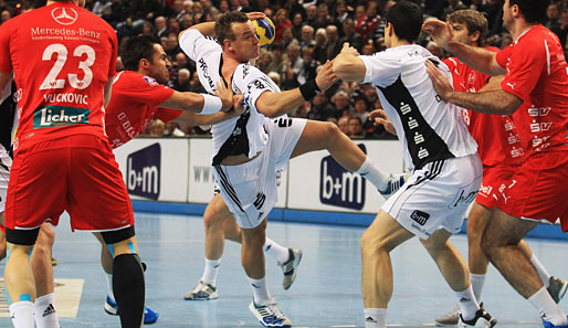 Verlängerte seinen Vertrag beim THW Kiel bis 2014: Christian Zeitz (M.)