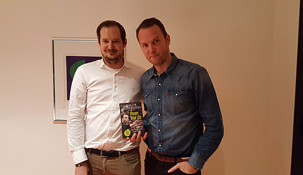 SPOX-Chefredakteur Florian Regelmann und Dagur Sigurdsson beim Interview