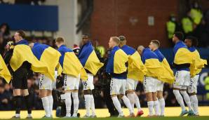 Gastgeber FC Everton hatte sich mit ukrainischen Landesflaggen eingedeckt.