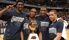 2008 gewann Jon Wallace (r.) mit Roy Hibbert (l.) und Jeff Green (nicht im Bild) das Big-East-Turnier