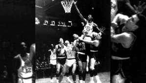 1957: Wilt Chamberlain - Kansas. Der spätere NBA-Dominator holte die MOP-Auszeichnung trotz einer Niederlage im Finale.