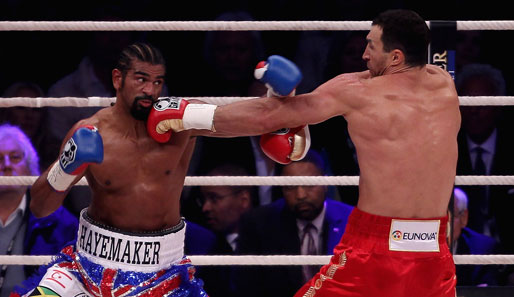 In your face: Wladimir Klitschko hat sich den Titel von David Haye geschnappt