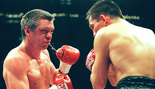 Graciano "Rocky" Rocchigiani (l.) fordert Dariusz "Tiger" Michalczewski zum dritten Duell