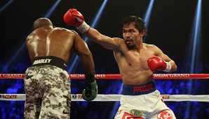 Manny Pacquiao (r.) steigt wohl im November erneut in den Ring