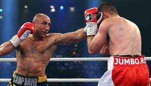 Arthur Abraham (l.) kämpft gegen Paul Smith um den WBO-Titel