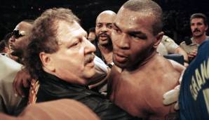 In der dritten Runde biss Tyson seinem Gegner in einem Wutanfall ins Ohr und riss ihm ein Stück Knorpel ab. "Ich war wütend, weil Evan mir einen Kopfstoß verpasst hatte (…) und ich wurde einfach wütend", sagte Tyson später bei Oprah.