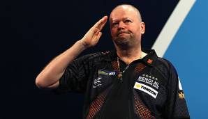 Bei seinem letzten Auftritt in der Premier League of Darts hatte Raymond van Barneveld gegen Michael van Gerwen keine Chance.