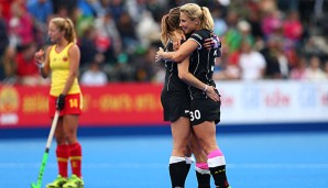 Anne Schröder und Eileen Hoffmann feiern die Bronzemedaille