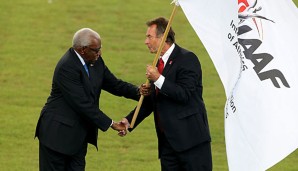 Lamine Diack (l.) und der IAAF stehen stark in der Kritik