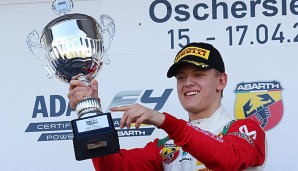 Ein gewohntes Bild aus der Formel-4-Saison 2016: Mick Schumacher in Jubelpose