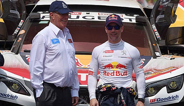 Sebastian Loeb vor seinem Wagen bei der Rallye Dakar