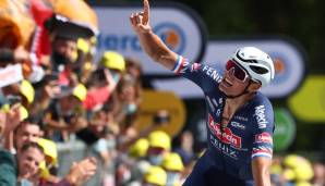 An der Mur de Bretagne siegte der amtierende Cyclocross Weltmeister van der Poel und widmete seinen Sieg seinem Opa, Raymond Poulidor.