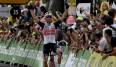 Der niederländische Radprofi Bauke Mollema (Trek-Segafredo) hat mit einem Ausreißercoup die erste Pyrenäen-Etappe der 108. Tour de France gewonnen.