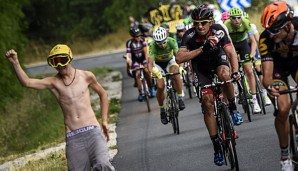 Die Tour-Fahrer begegnen permanent verrückten Fans