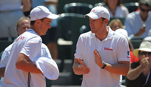 Andreas Beck (l.) wird gegen Tommy Robredo viel Unterstützung von Patrick Kühnen brauchen