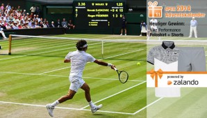 Roger Federer (v.) verlor ein packendes Wimbledon-Finale gegen Novak Djokovic