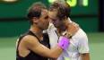 Daniil Medvedev fordert Rafael Nadal auf dem Weg zum Triumph bei den Australian Open 2022.