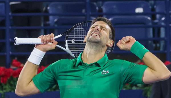 Tennis-Superstar Novak Djokovic ist mit einem Sieg in seine verspätet gestartete Saison eingestiegen.