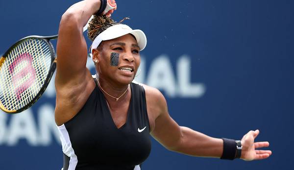 Serena Williams trägt wie in Wimbledon ein Pflaster im Gesicht, das ihre Beschwerden im Bereich der Nasennebenhöhlen lindern soll.