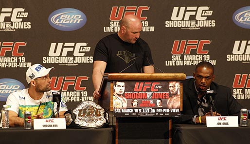 Mauricio Rua (l.) und Jon Jones (r.) kämpfen bei UFC 128 um den Halbschwergewichts-Gürtel
