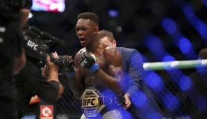 Israel Adesanya bezwang Whittaker im ersten Kampf per Knockout.