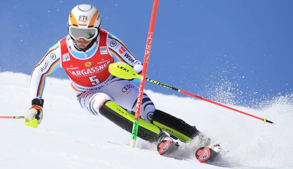 Linus Strasser liegt nach dem ersten Durchgang im Slalom-Rennen von Courchevel auf dem achten Rang.